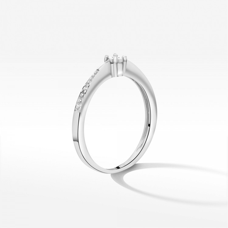 Pierścionek ze złota z diamentami