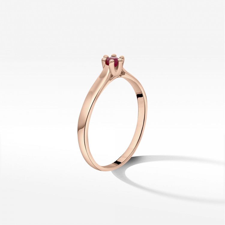 Złoty pierścionek z rubinem