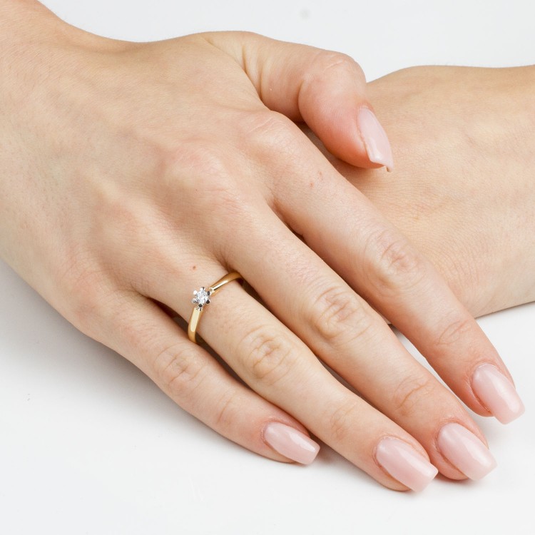 Pierścionek ze złota z cyrkonią