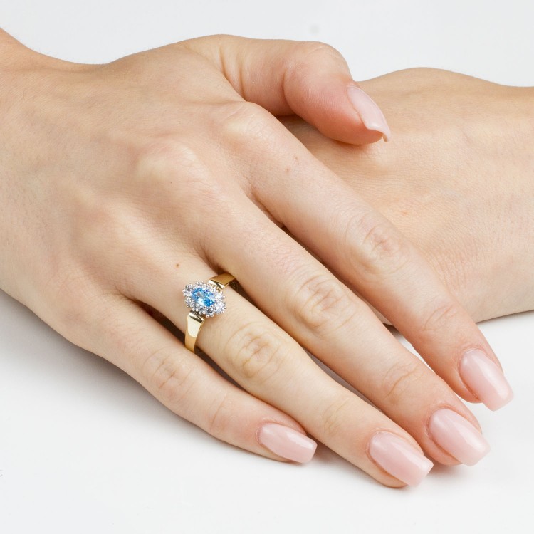 Pierścionek ze złota z niebieską cyrkonią