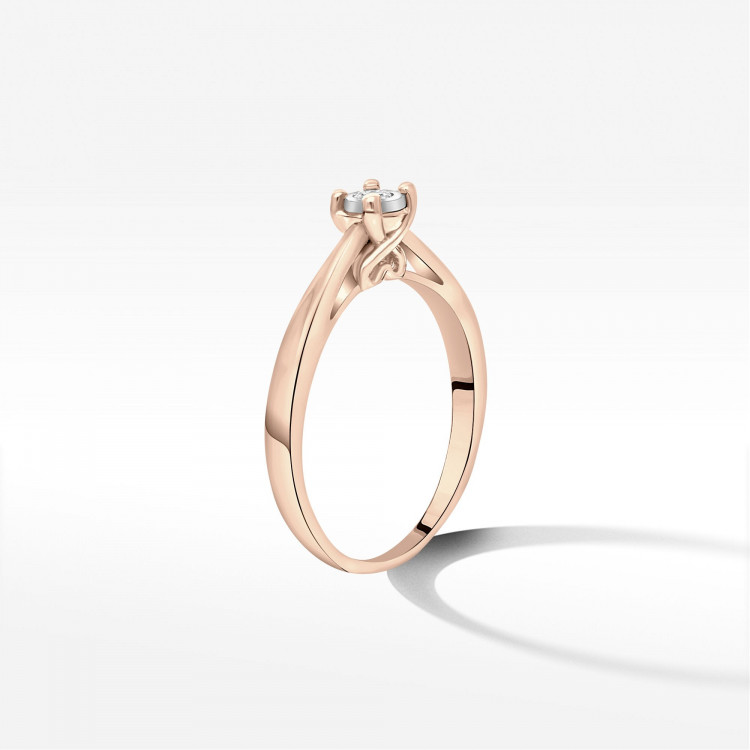 Pierścionek z jednym diamentem