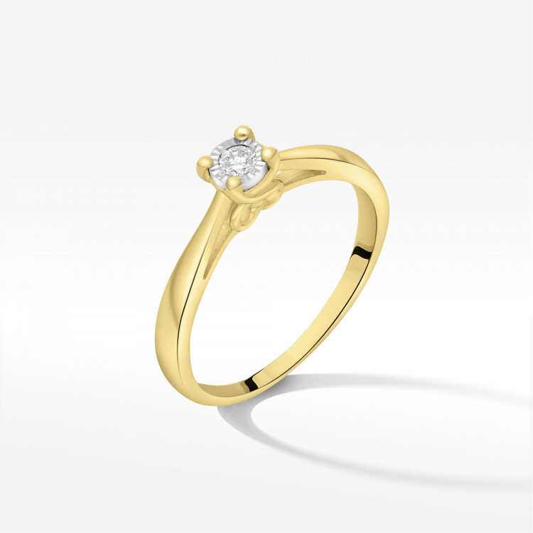 Pierścionek z jednym diamentem