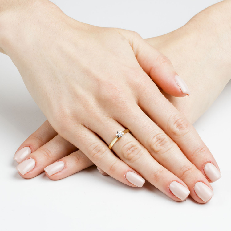 Pierścionek ze złota z cyrkonią