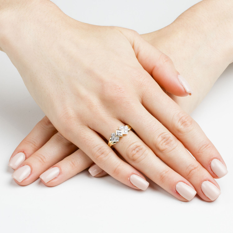 Pierścionek ze złota z cyrkoniami