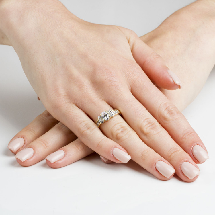 Pierścionek ze złota z cyrkoniami