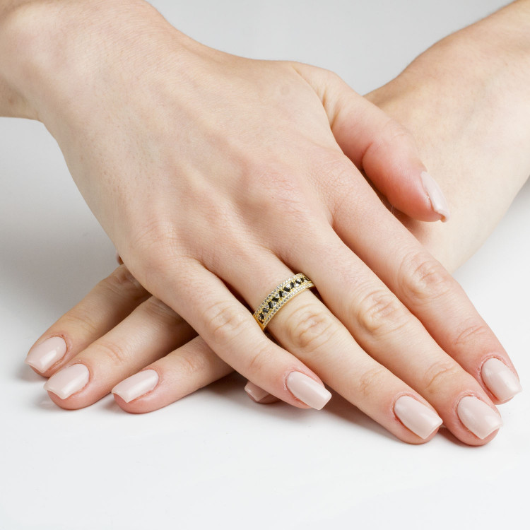 Pierścionek ze złota z czarnymi cyrkoniami