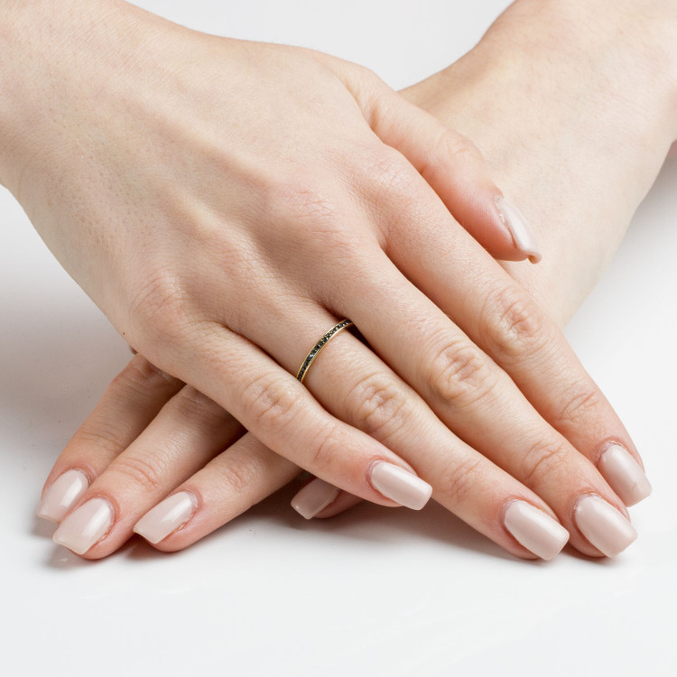 Pierścionek ze złota z czarnymi cyrkoniami