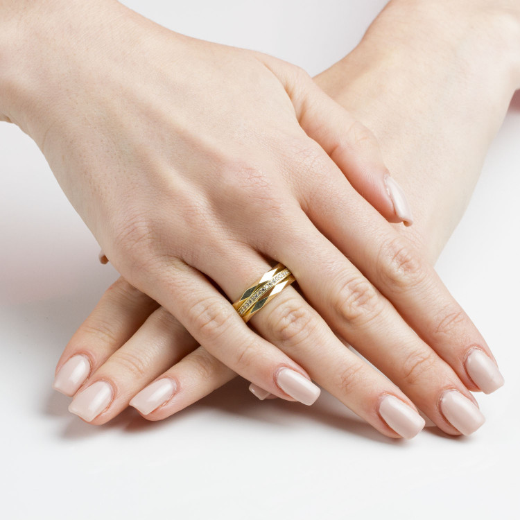 Pierścionek ze złota z cyrkoniami