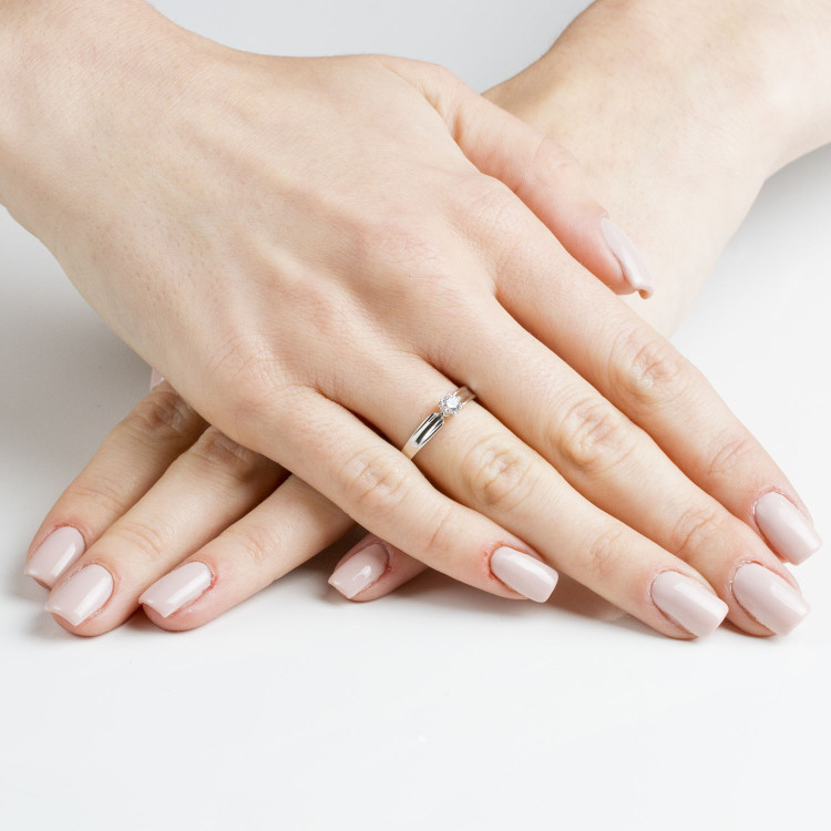 Pierścionek ze złota z cyrkonią