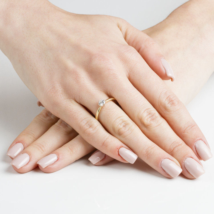 Pierścionek ze złota z cyrkonią