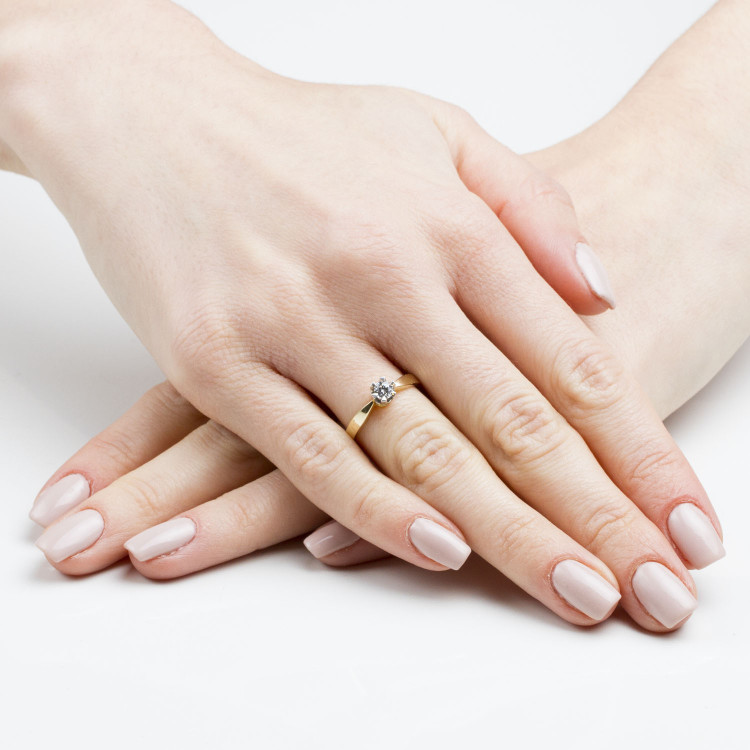 Pierścionek ze złota z cyrkonią