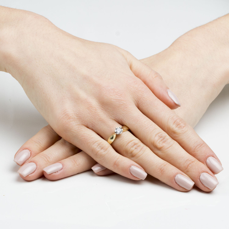 Pierścionek ze złota z cyrkonią