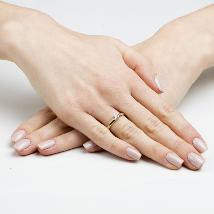 Pierścionek ze złota z cyrkonią