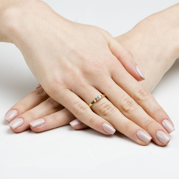 Pierścionek ze złota z cyrkonią