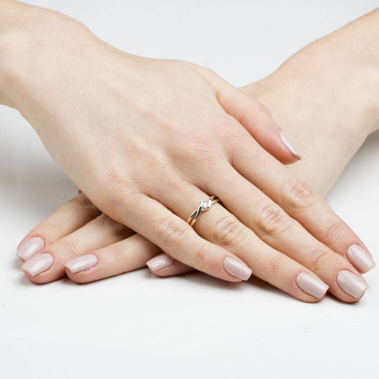 Pierścionek ze złota z cyrkonią