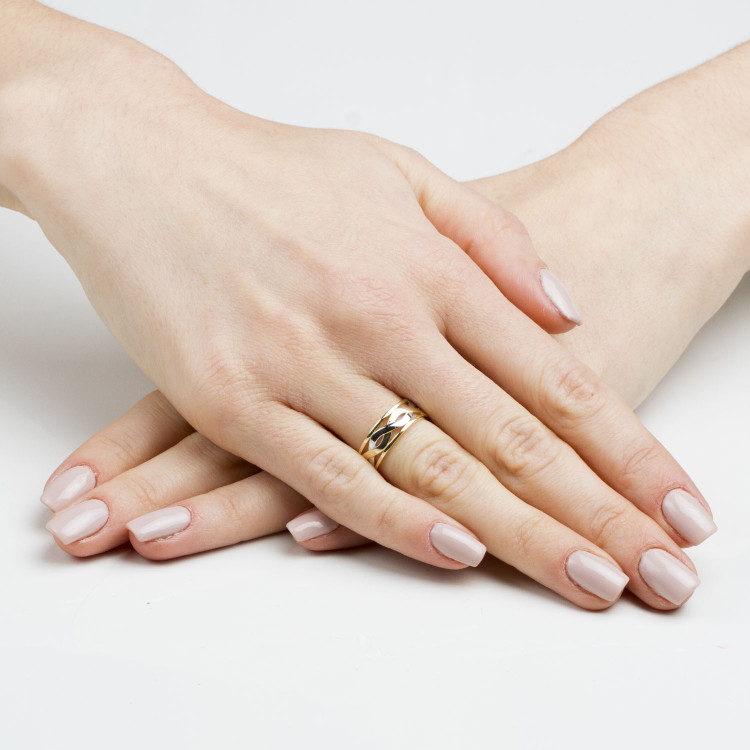 Pierścionek ze złota nieskończoność