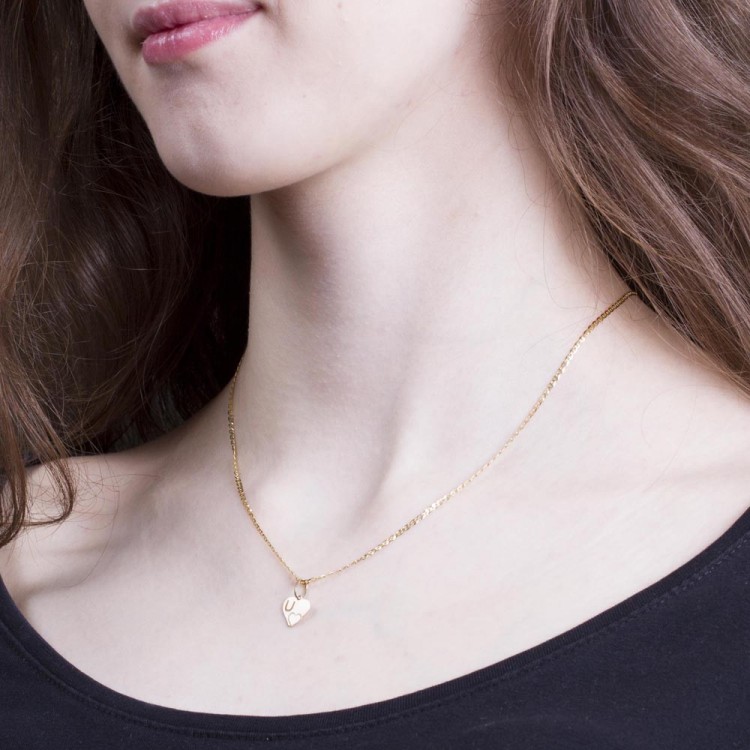 Złota literka U z serduszkiem