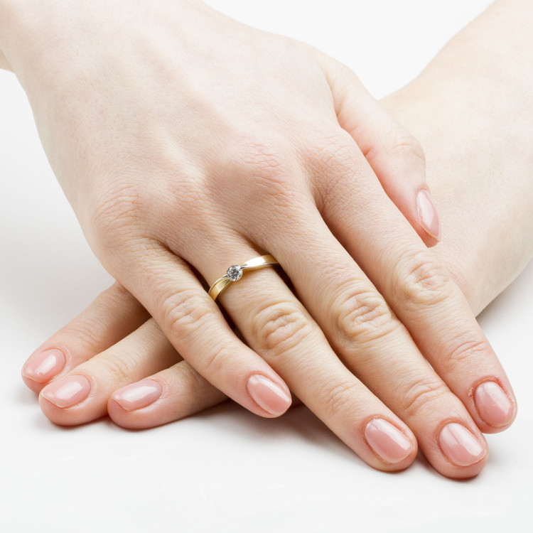 Pierścionek ze złota z cyrkonią