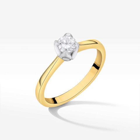 Złoty pierścionek z diamentem