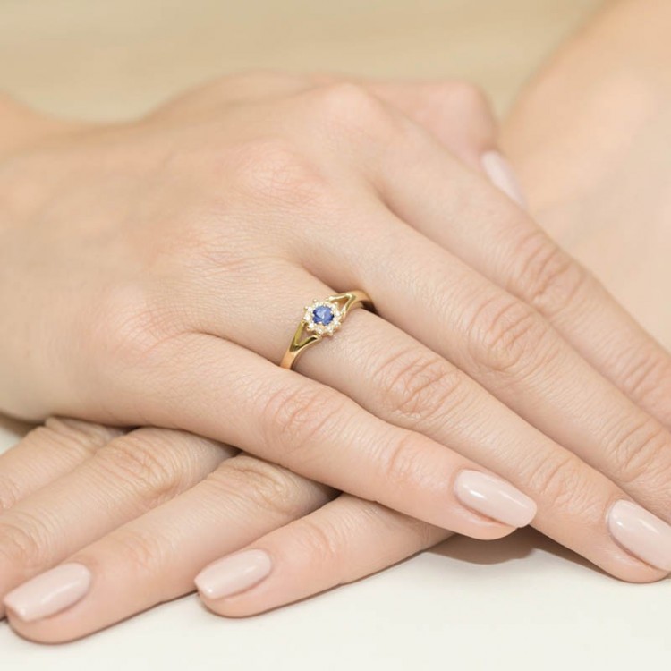 Złoty pierścionek zaręczynowy z tanzanitem