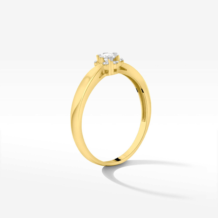 Pierścionek zaręczynowy z diamentem