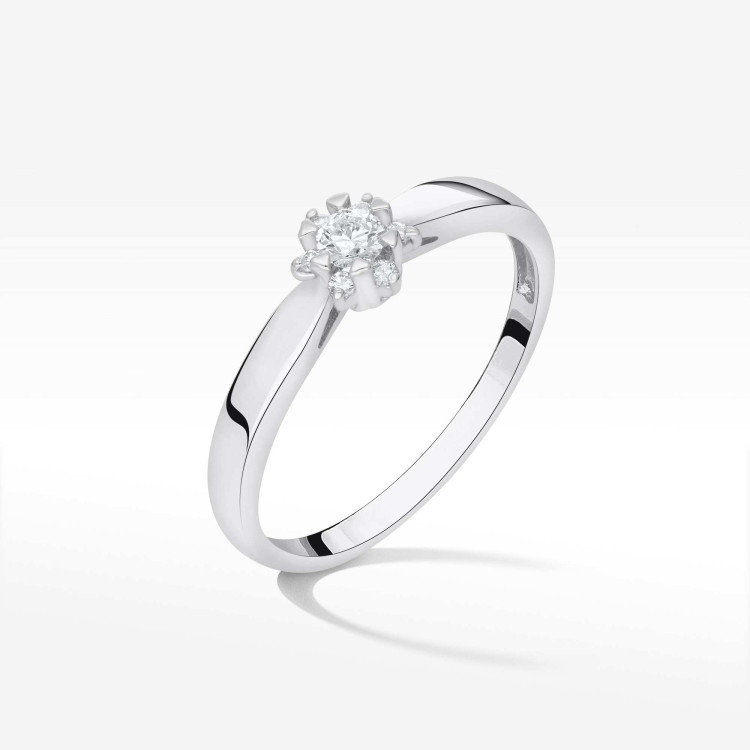 Pierścionek zaręczynowy z diamentem