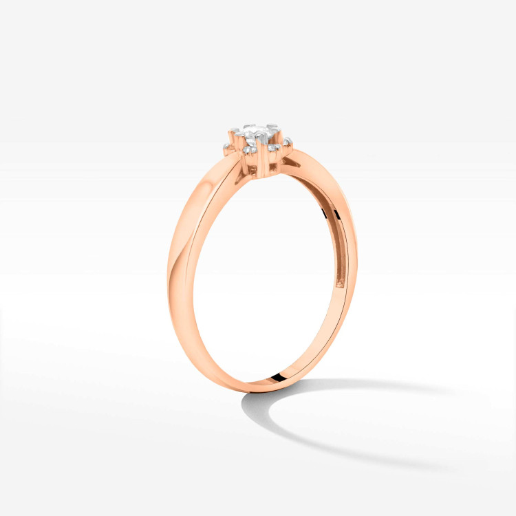 Pierścionek zaręczynowy z diamentem