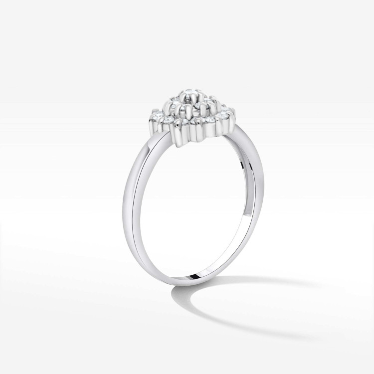 Pierścionek zaręczynowy z diamentami