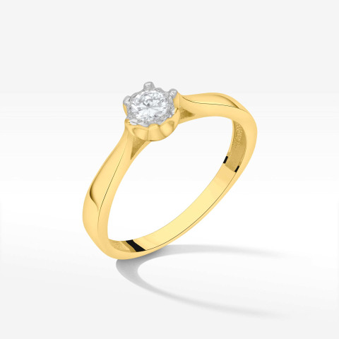 Złoty pierścionek z diamentem