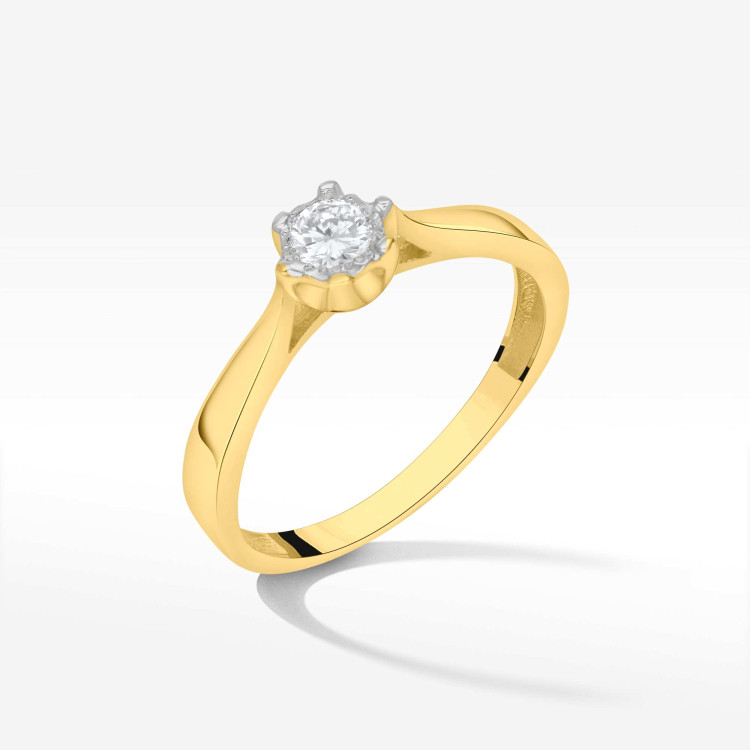 Złoty pierścionek z diamentem