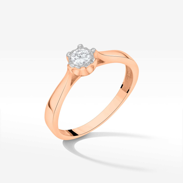 Złoty pierścionek z diamentem