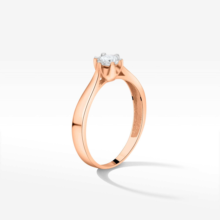 Złoty pierścionek z diamentem