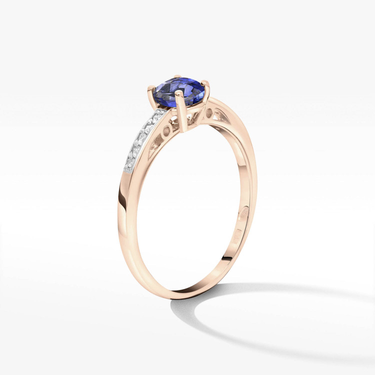 Pierścionek z szafirem i diamentami