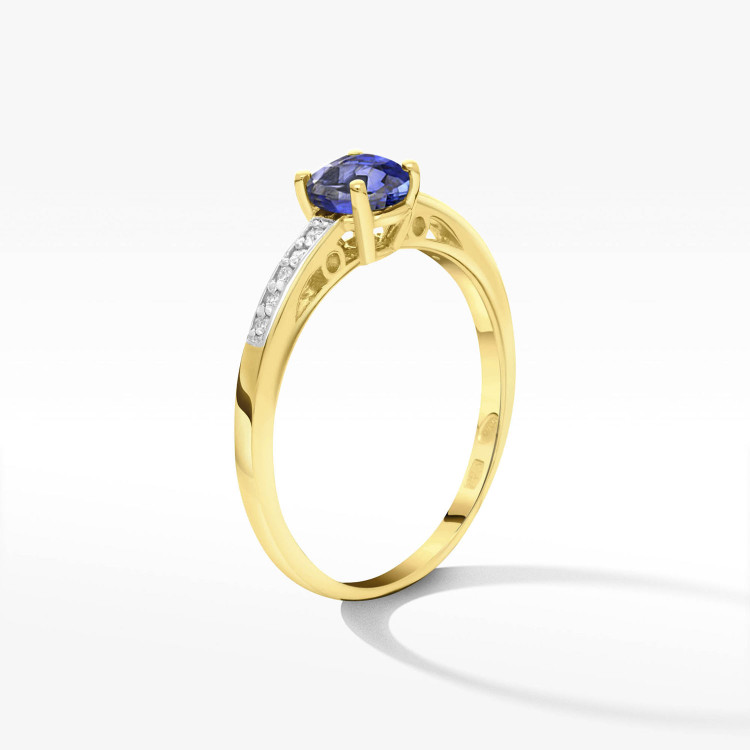 Pierścionek z szafirem i diamentami
