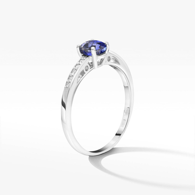 Pierścionek z szafirem i diamentami