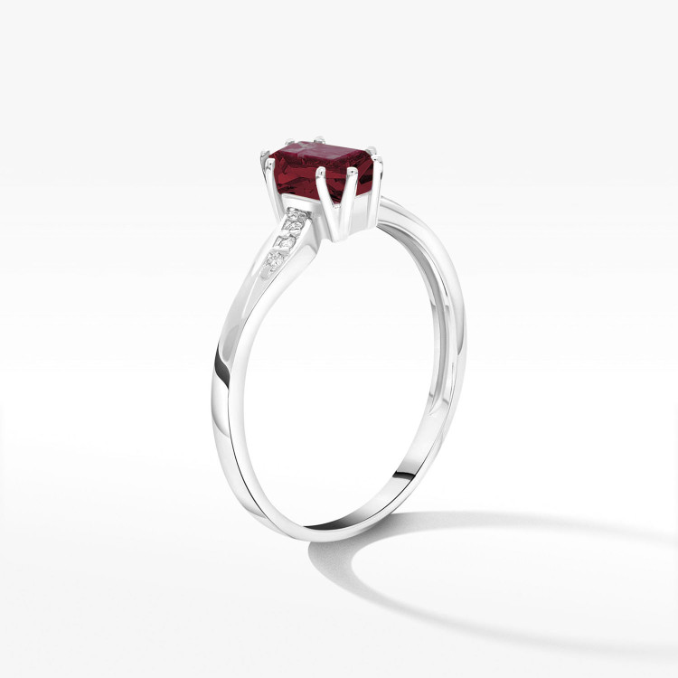 Pierścionek z granatem i diamentami