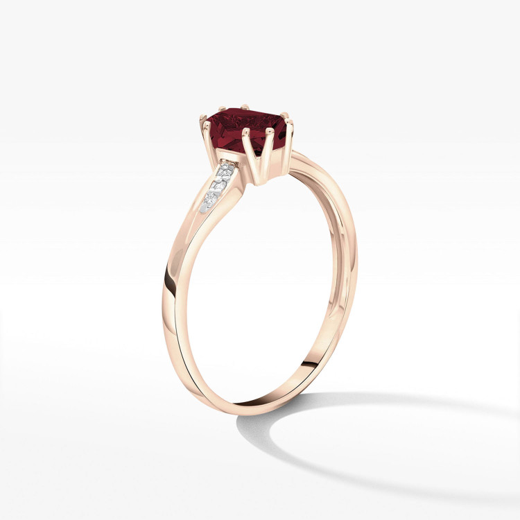 Pierścionek z granatem i diamentami