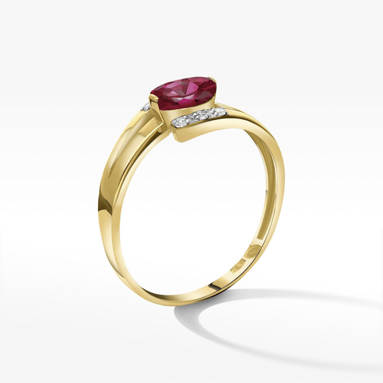 Pierścionek ze złota z rubinem i diamentami