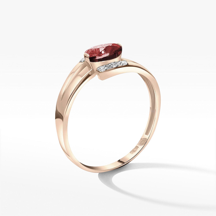 Pierścionek ze złota z rubinem i diamentami