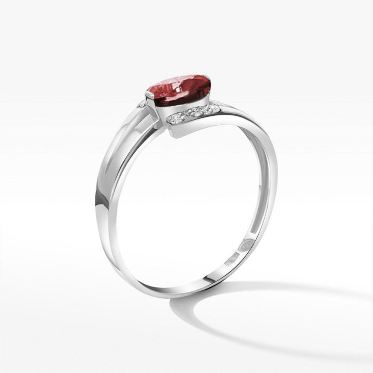 Pierścionek ze złota z rubinem i diamentami