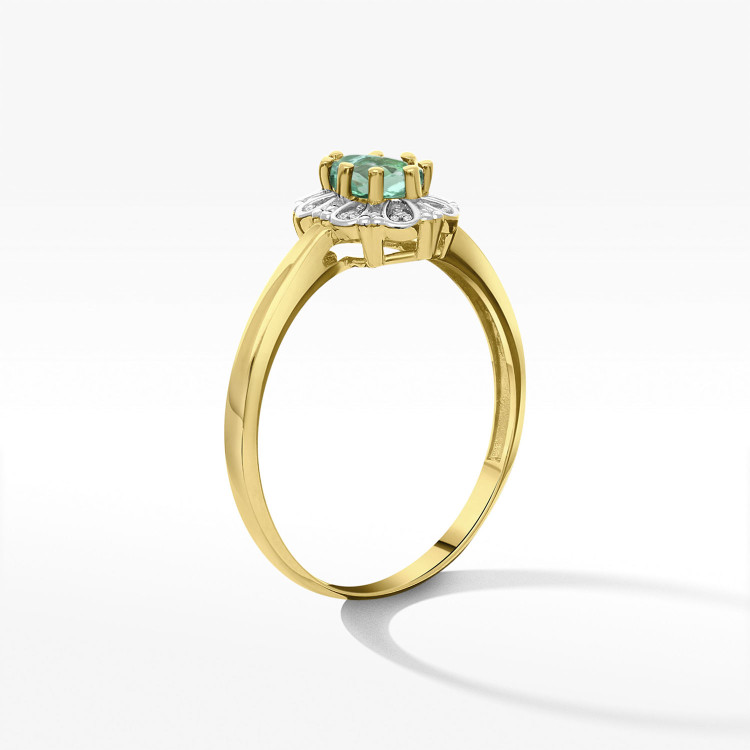 Pierścionek ze złota ze szmaragdem i diamentami
