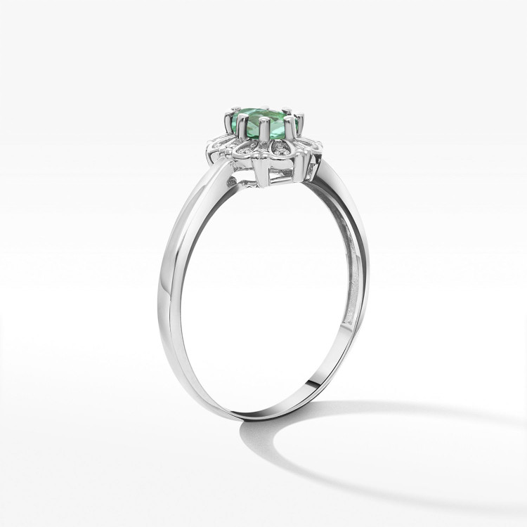 Pierścionek ze złota ze szmaragdem i diamentami