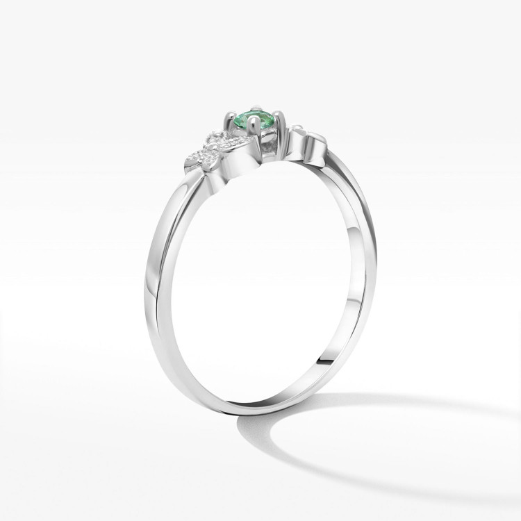 Pierścionek ze złota ze szmaragdem i diamentami