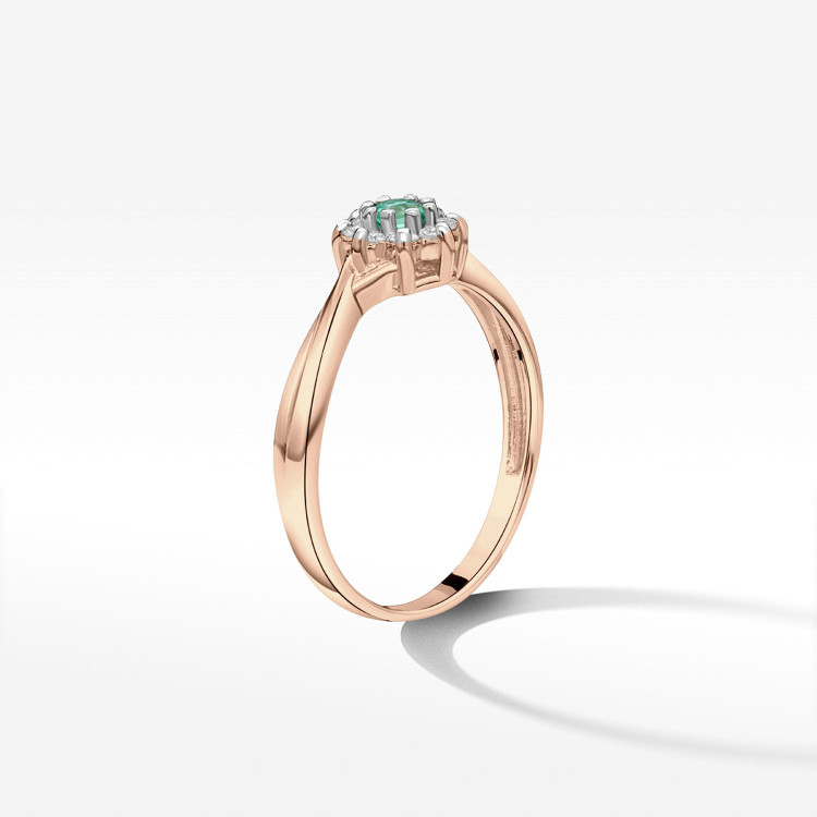 Pierścionek ze złota ze szmaragdem i diamentami