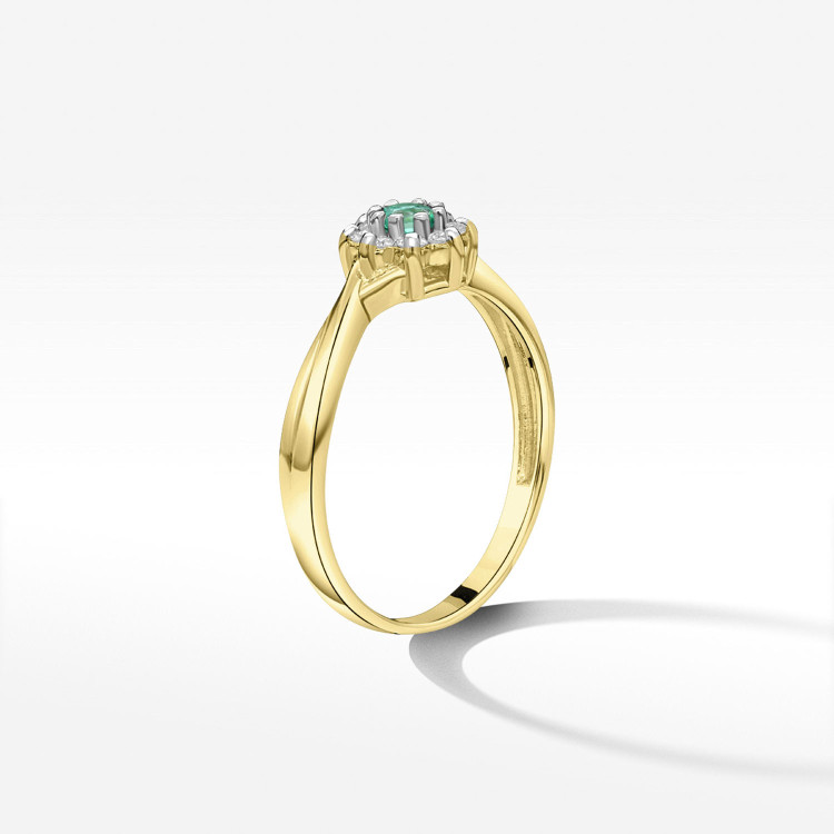 Pierścionek ze złota ze szmaragdem i diamentami