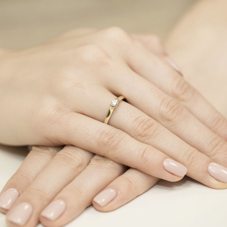 Pierścionek z diamentem