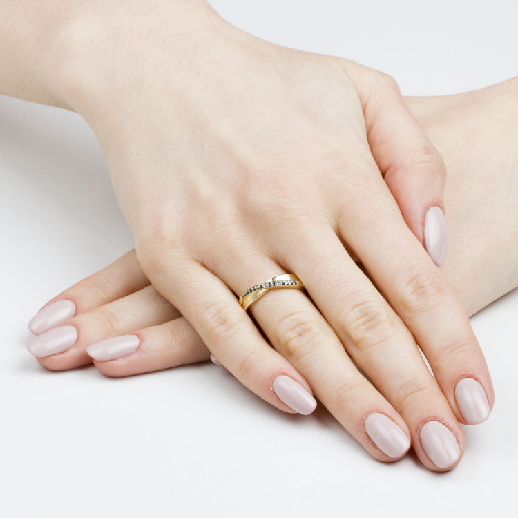 Pierścionek ze złota z czarnymi cyrkoniami