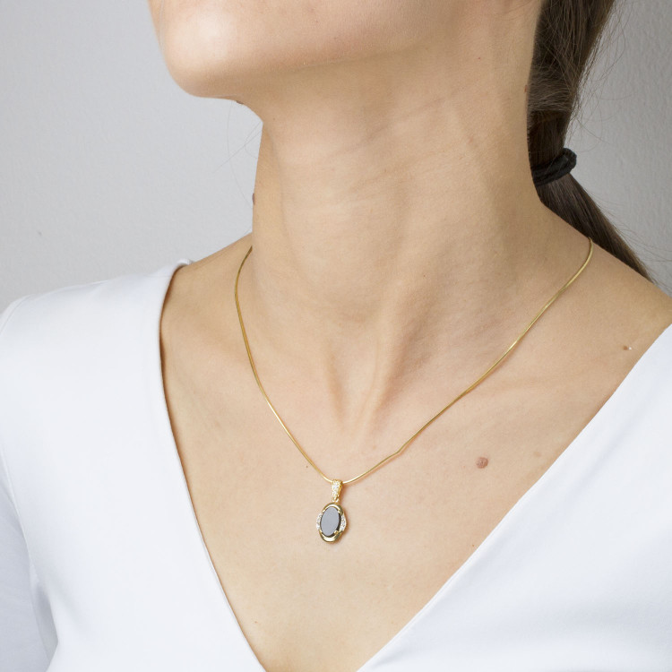 Zawieszka ze złota z onyksem