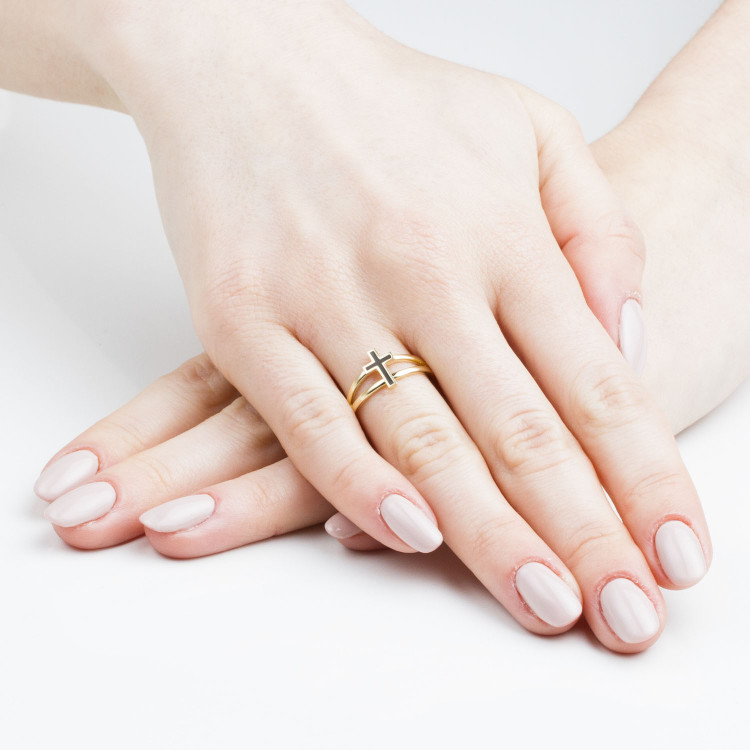Pierścionek ze złota z krzyżem
