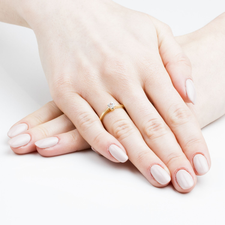 Pierścionek ze złota z cyrkonią